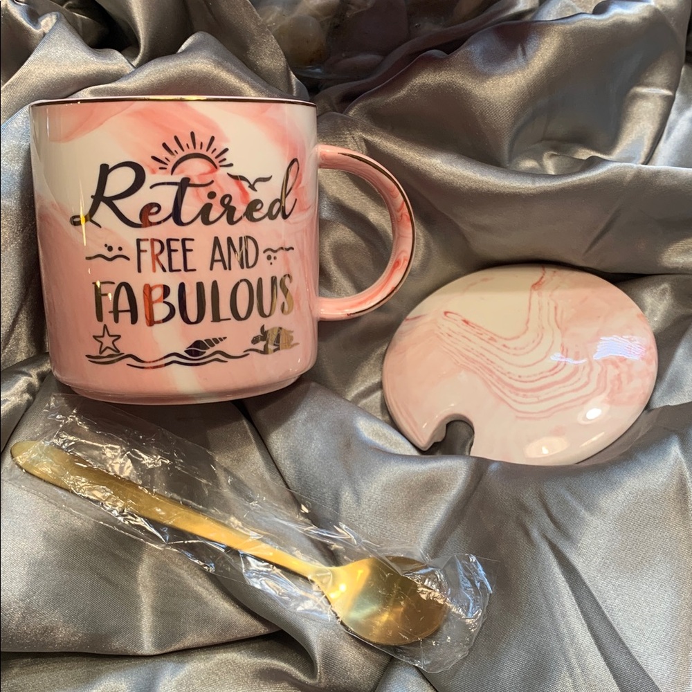 🌹 New Retired Free and Fabulous Pink Marble Mug with Lid & Gold Spoon